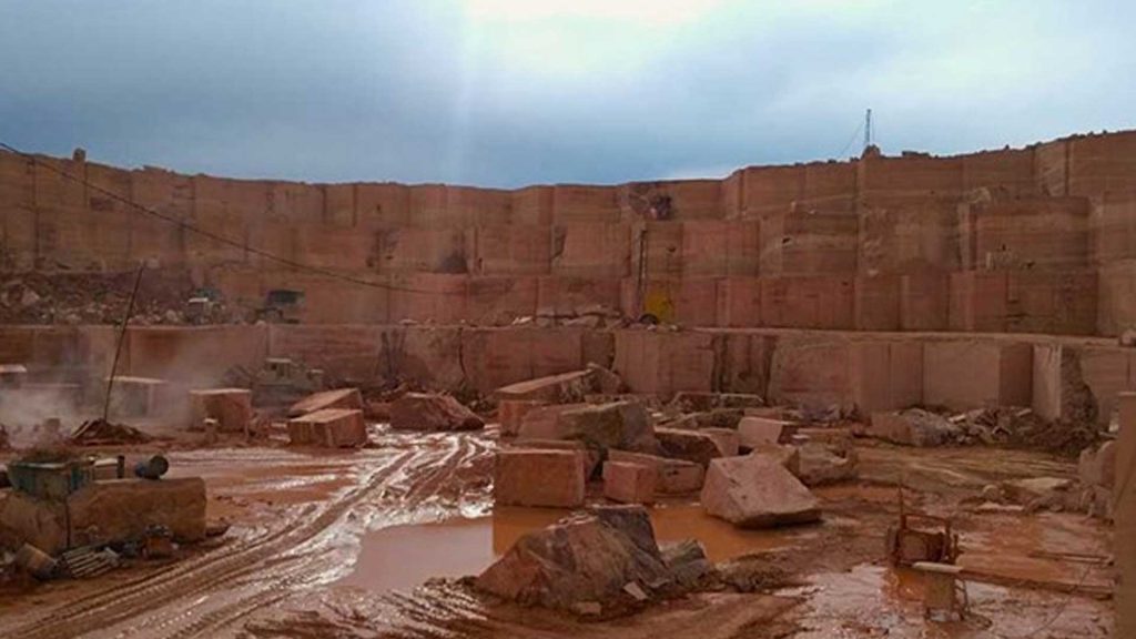 RED-TRV-QUARRY